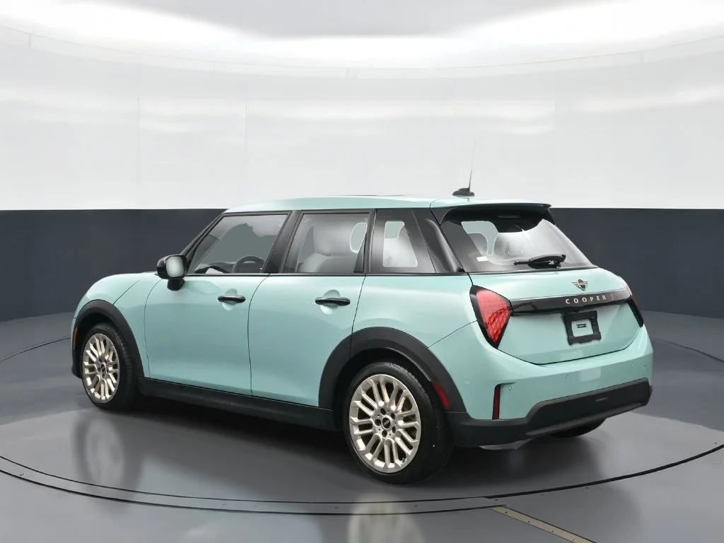 Certified Used 2025 Green MINI Signature Plus image 3