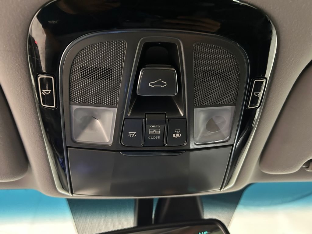 Used 2016 White Hyundai Limited image 29