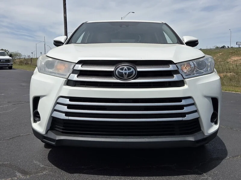 Used 2019 Toyota Highlander LE with VIN 5TDZARFH3KS055046 for sale in Metter, GA