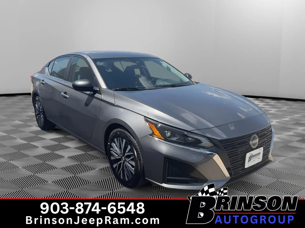 Used 2025 Gun Metallic Nissan SV image 3