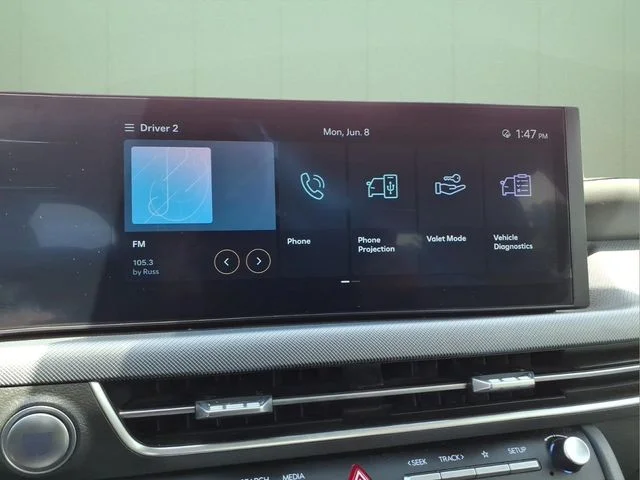 Used 2024 Silver Hyundai SEL image 26