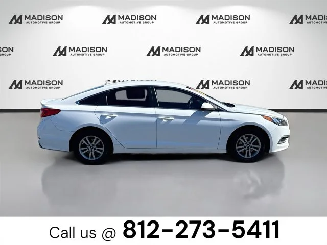 Used 2016 White Hyundai SE image 4