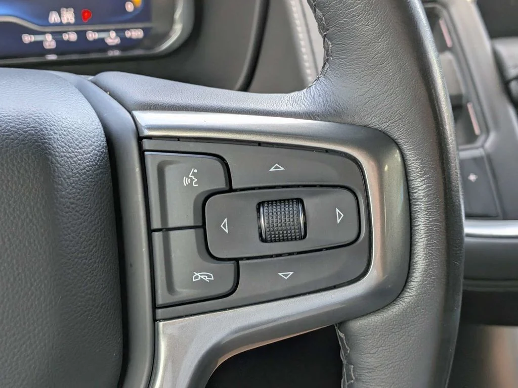 Used 2022 White Chevrolet Z71 image 25