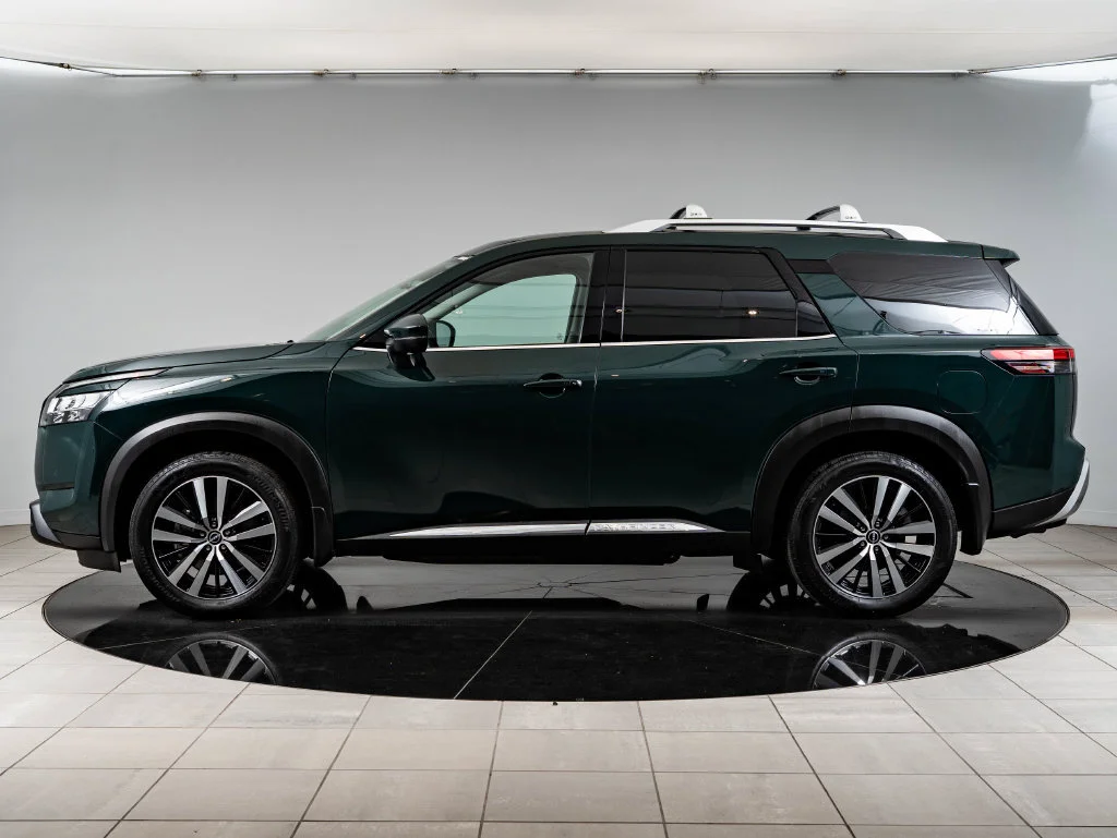 Used 2023 Obsidian Green Pearl Nissan Platinum image 5