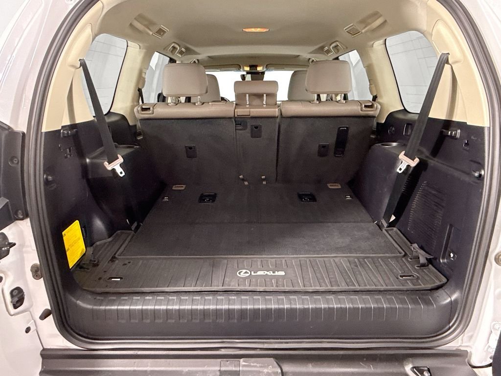 Used 2020 White Lexus 460 image 27