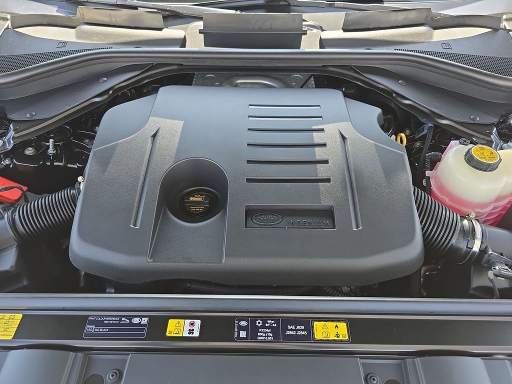 New 2026 Santorini Black LAND ROVER Dynamic SE image 32