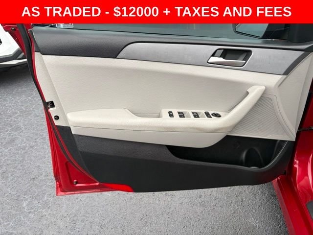 Used 2019 Red Hyundai SE image 12