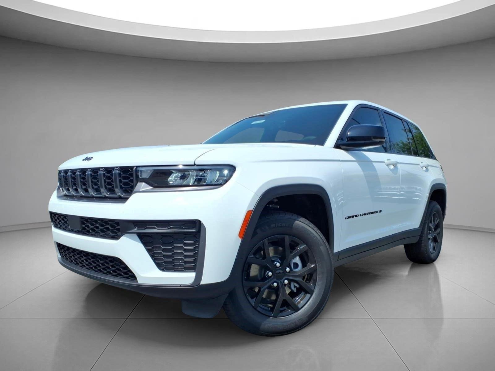 New 2026 Bright White Clear-Coat Exterior Paint Jeep Laredo Altitude image 1
