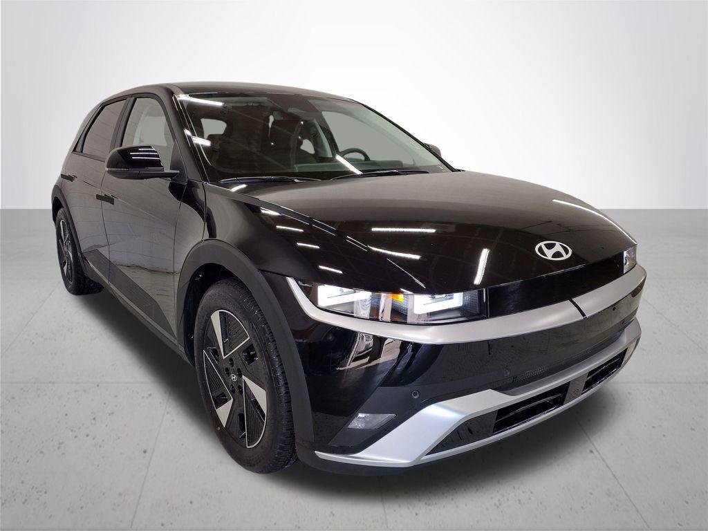 New 2026 Abyss Black Hyundai SEL image 4