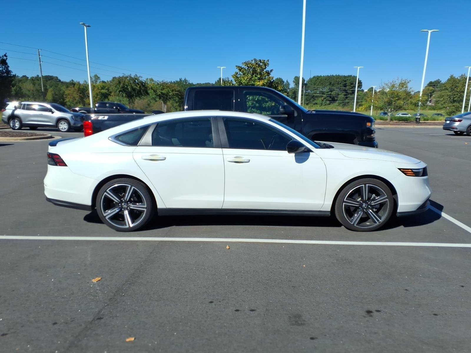 Used 2025 Platinum White Pearl Honda Sport image 2