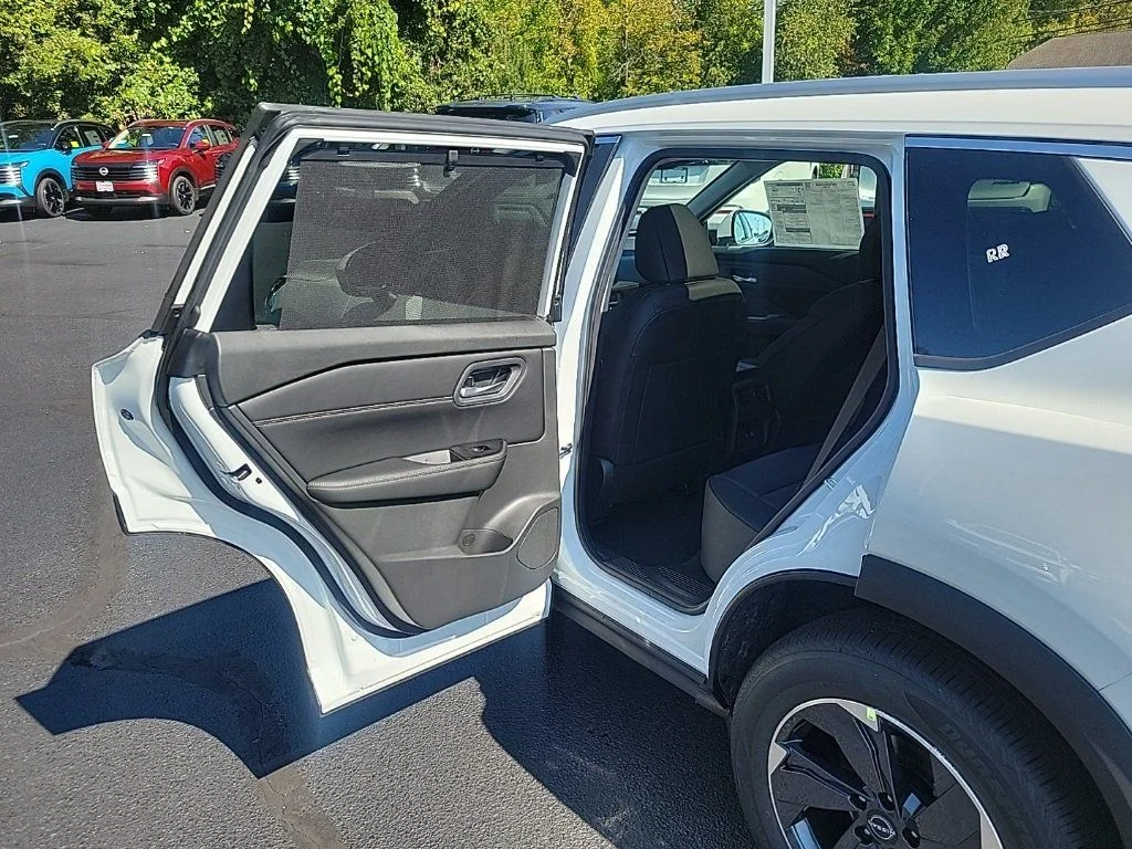2026 Nissan Rogue SV - Photo 12