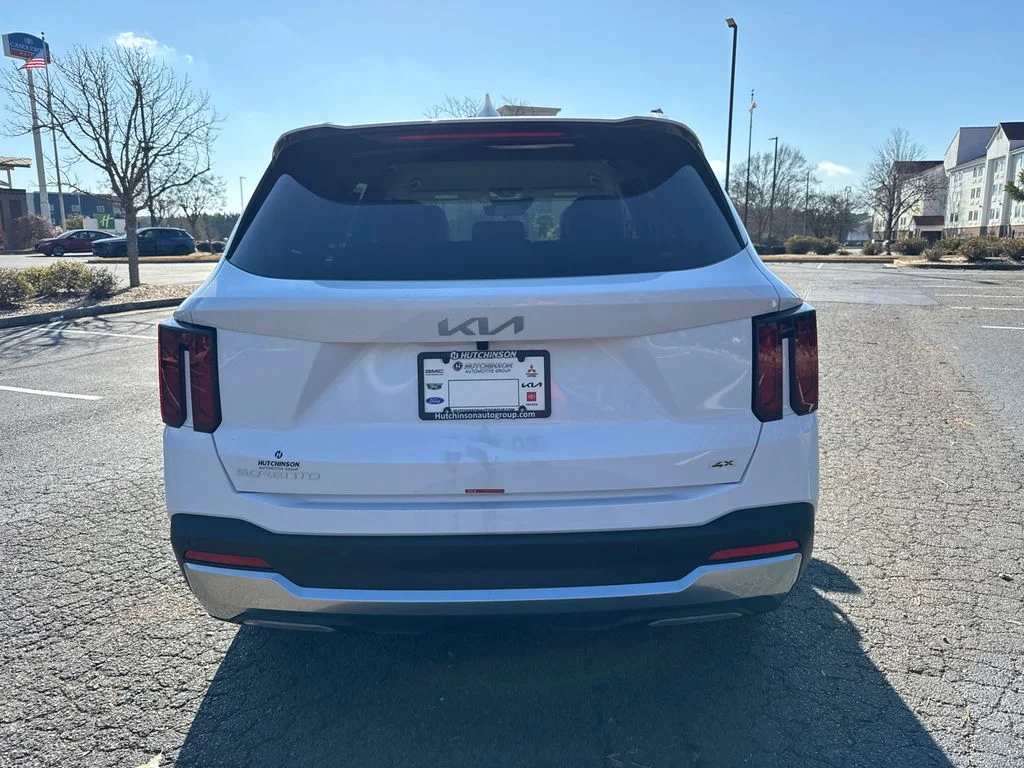 New 2026 White Kia S image 4