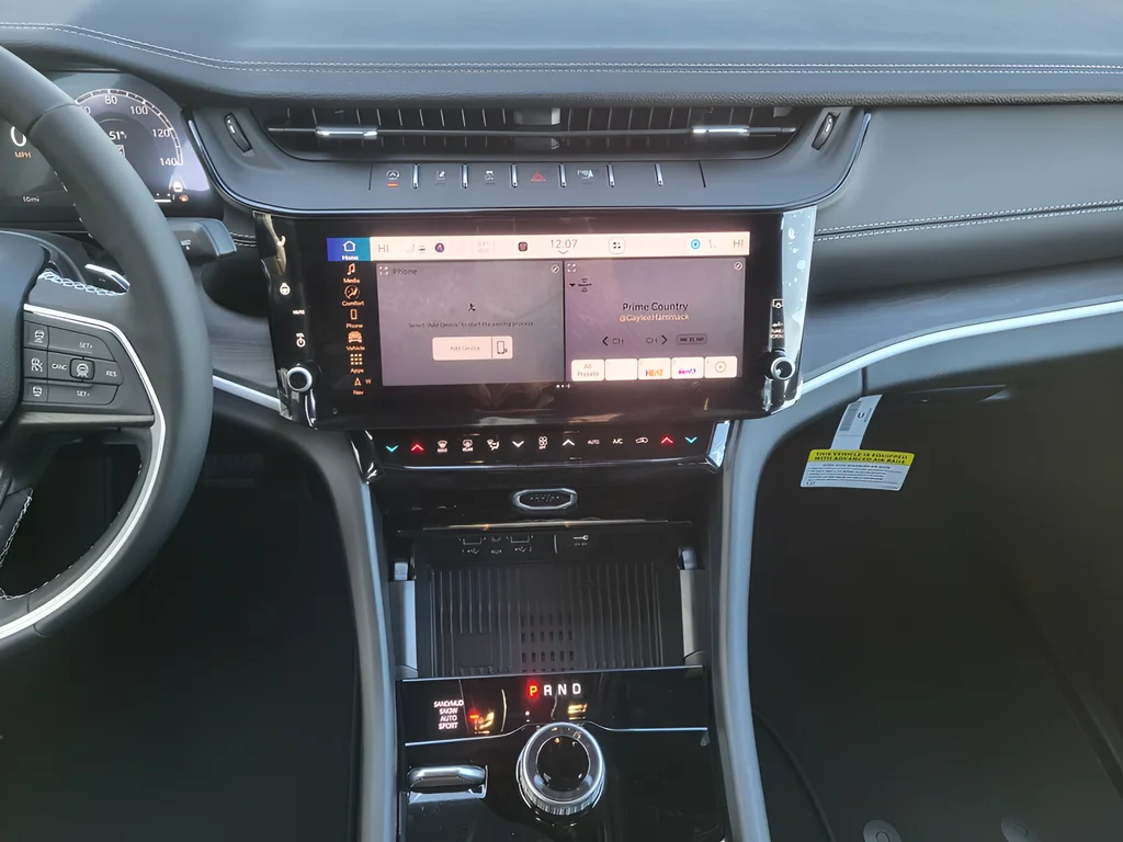 New 2026 White/off-white Jeep Laredo Altitude image 14