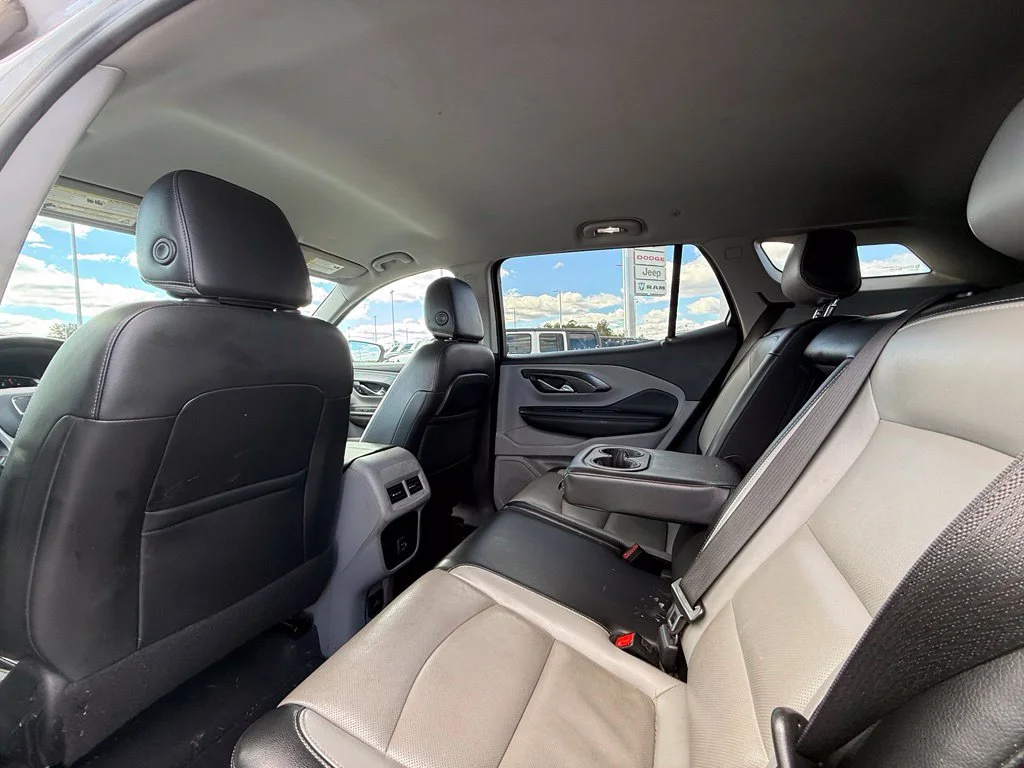 Used 2022 White GMC SLT image 24
