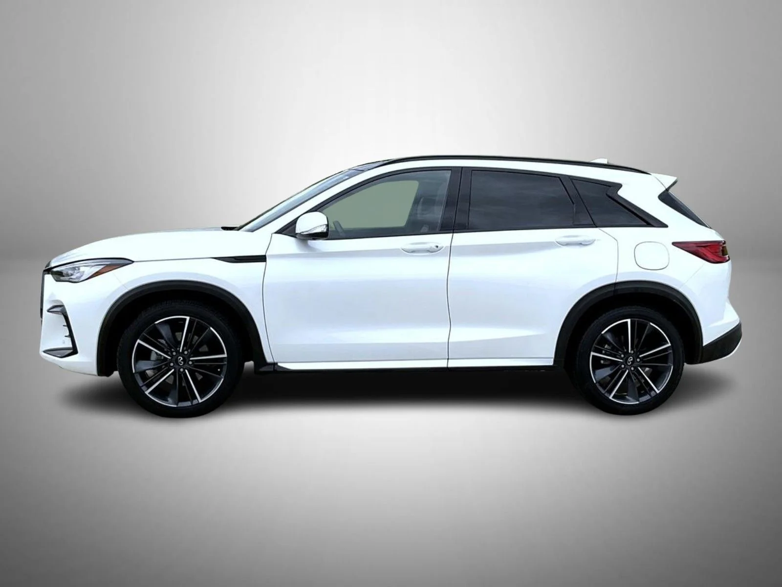 Used 2025 White INFINITI SPORT image 8
