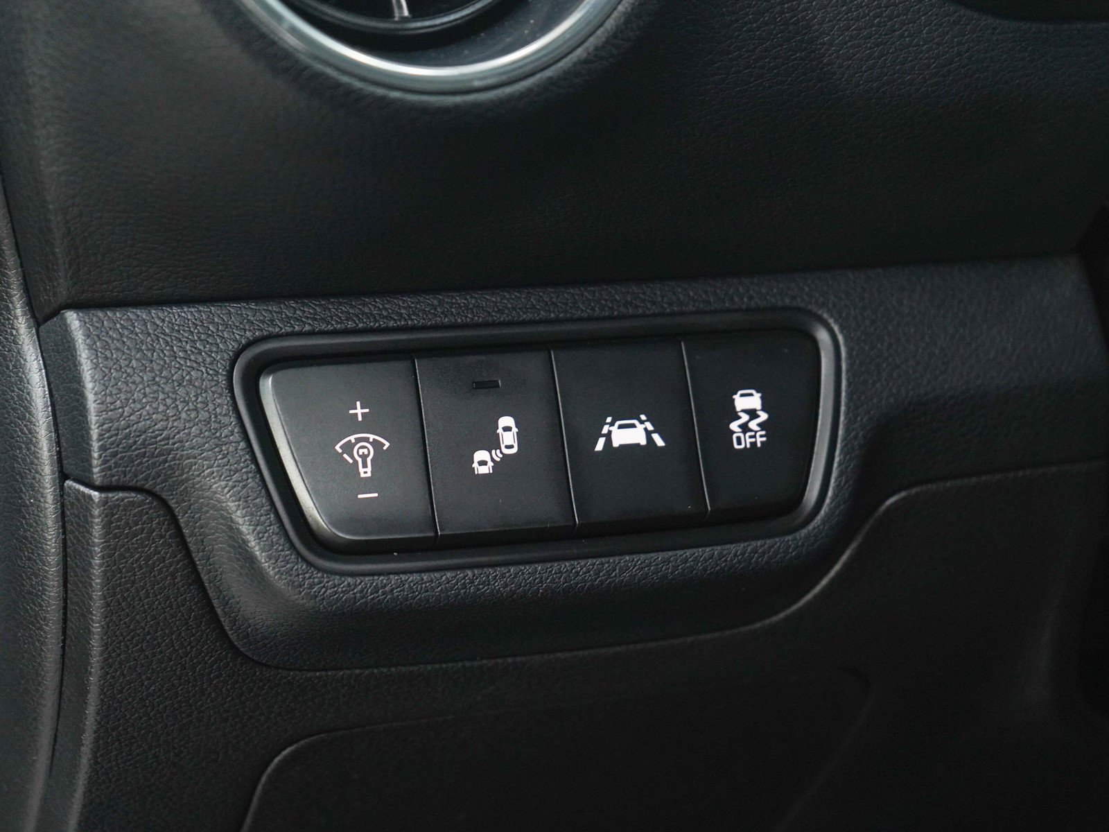 Used 2021 Snow White Pearl Kia GT-Line image 24