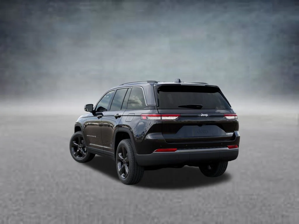 New 2026 Diamond Black Crystal Pearl-Coat Exterior Paint Jeep Limited image 3