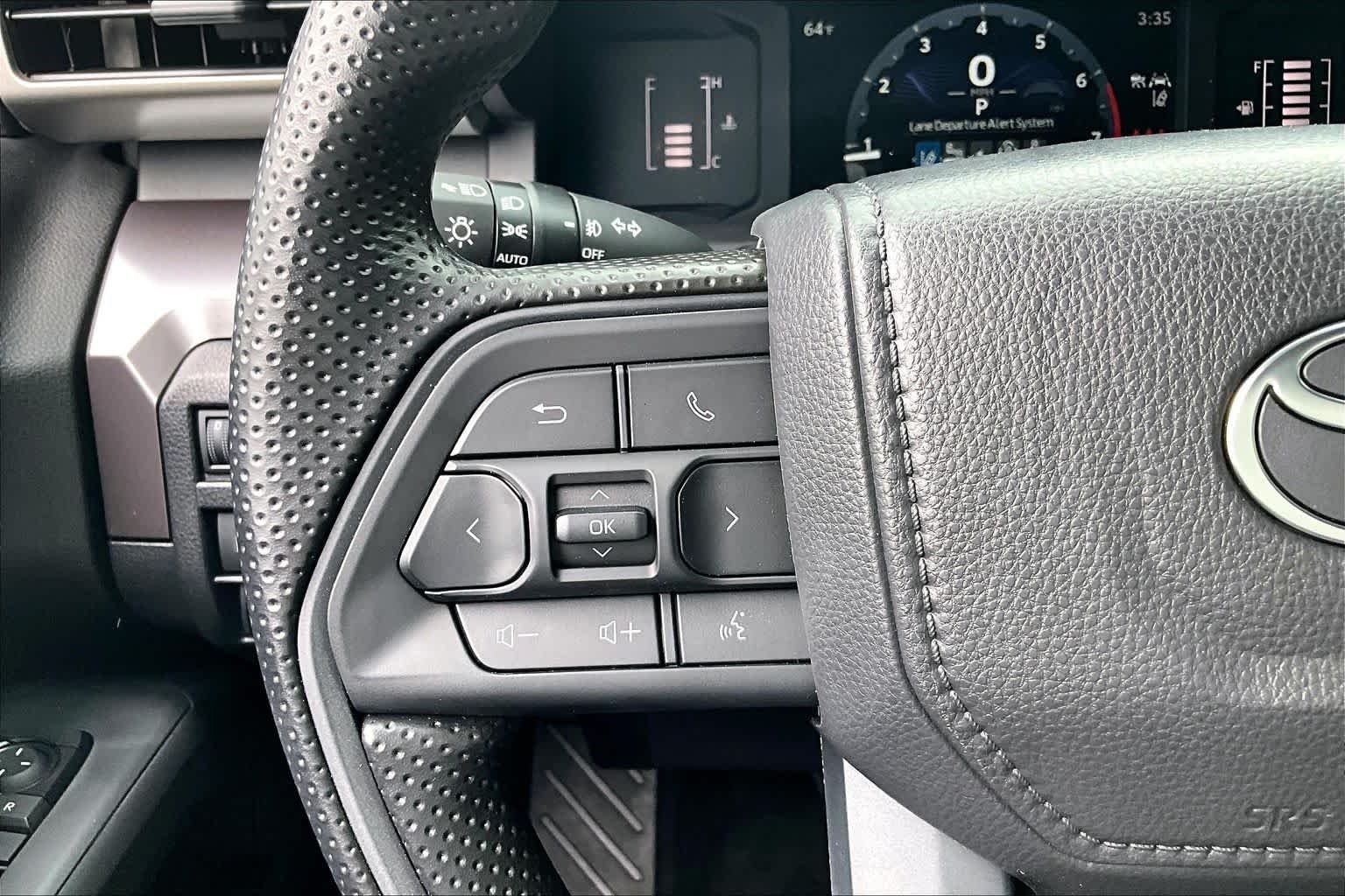 2025 Toyota Tacoma SR5 - Photo 23