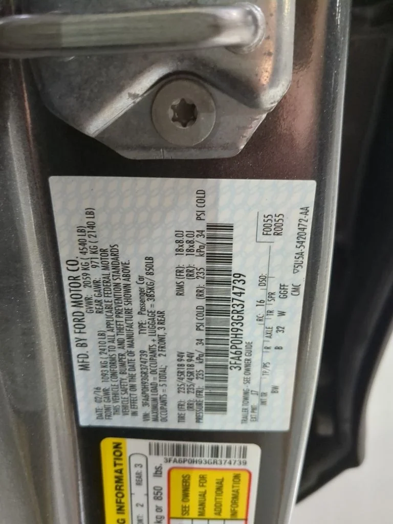 Used 2016 Magnetic Ford SE image 18