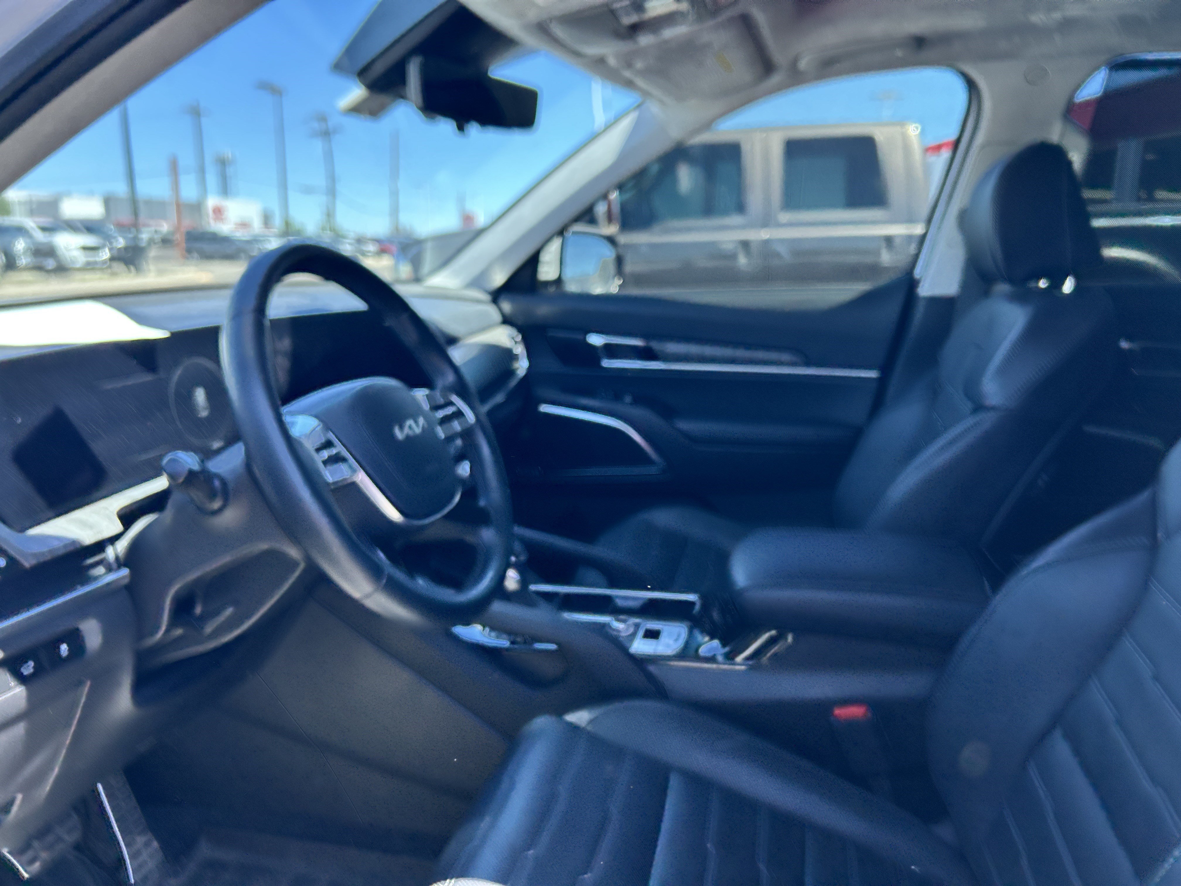Used 2024 Glacial White Pearl Kia SX Prestige image 9