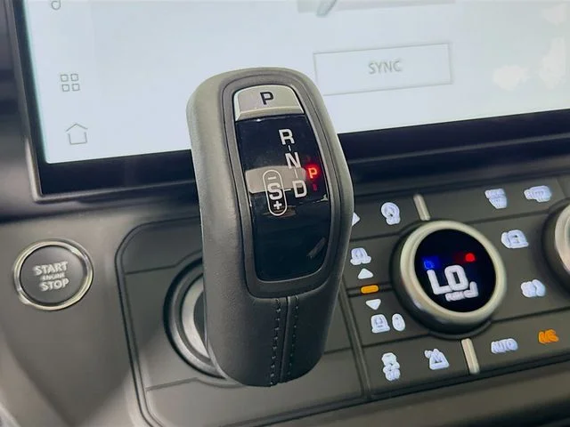 New 2026 Fuji White Land Rover X-Dynamic SE image 19