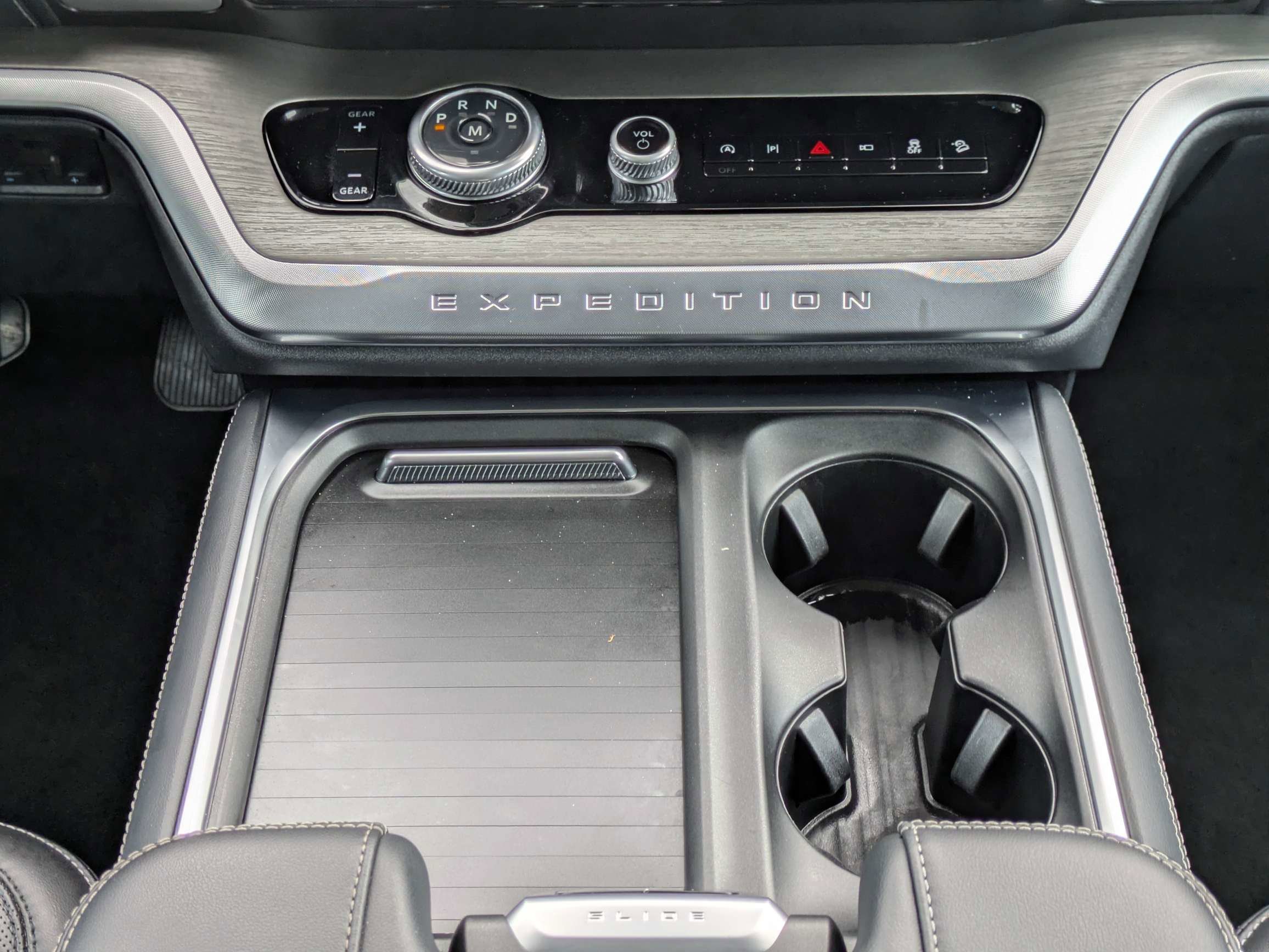 Used 2025 Agate Black Metallic Ford Platinum image 26