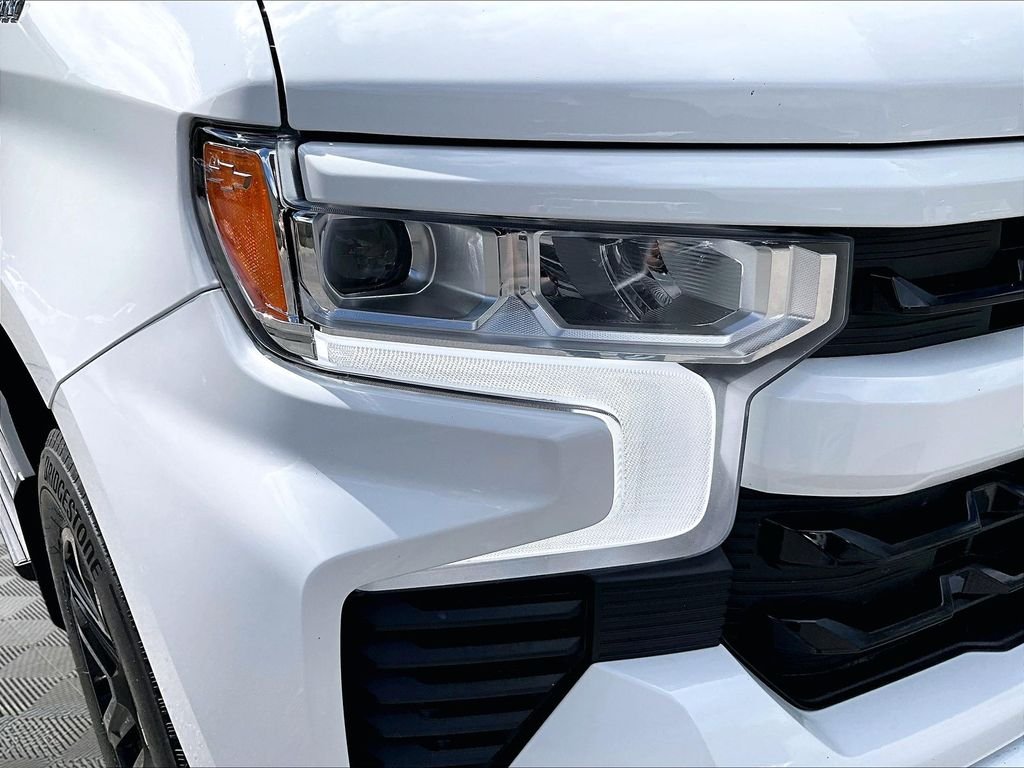 Used 2022 White Chevrolet RST image 34