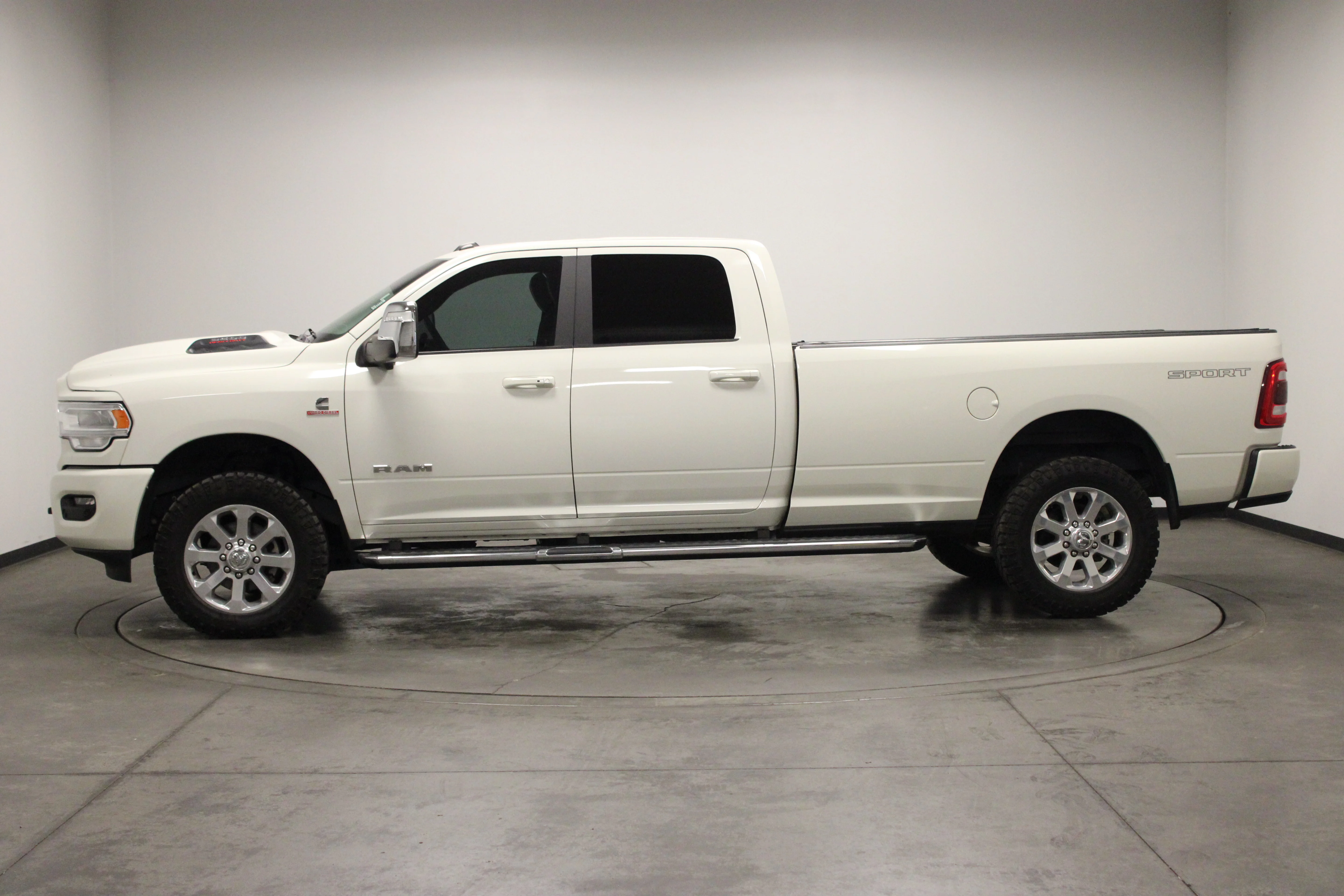 Used 2024 Pearl White Ram Laramie image 5