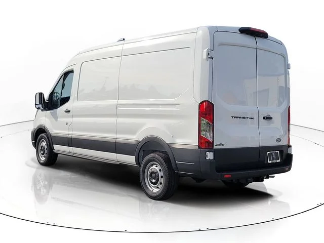 New 2026 Oxford White Ford Base image 7