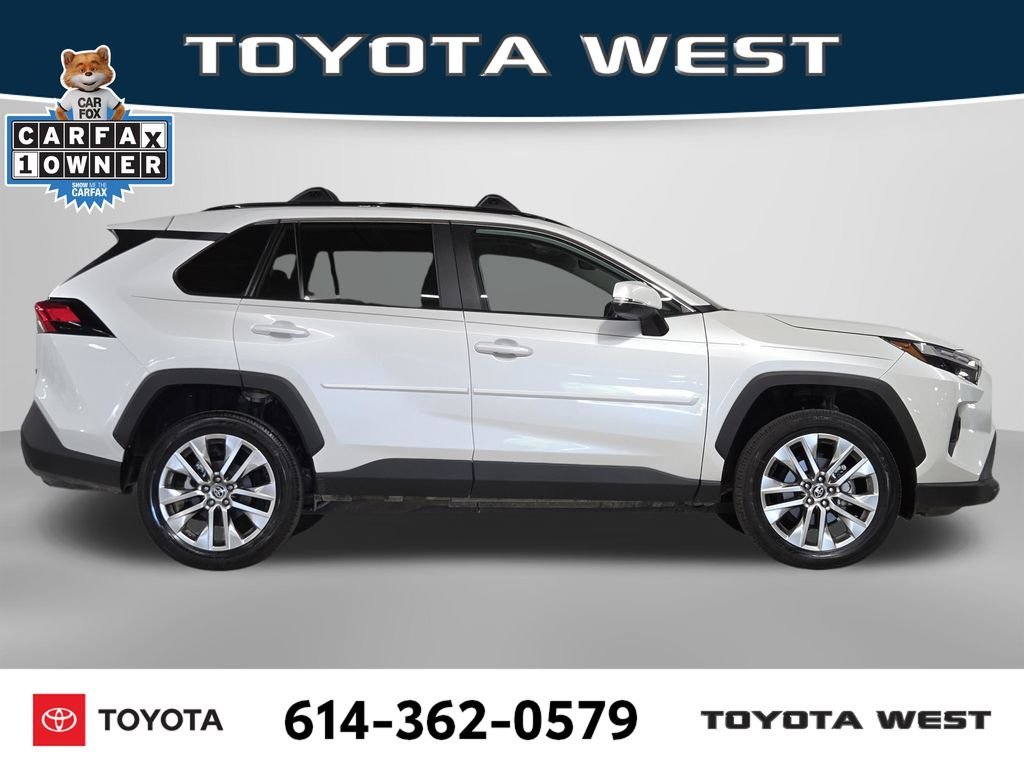 Used 2025 Beige Toyota XLE Premium image 5