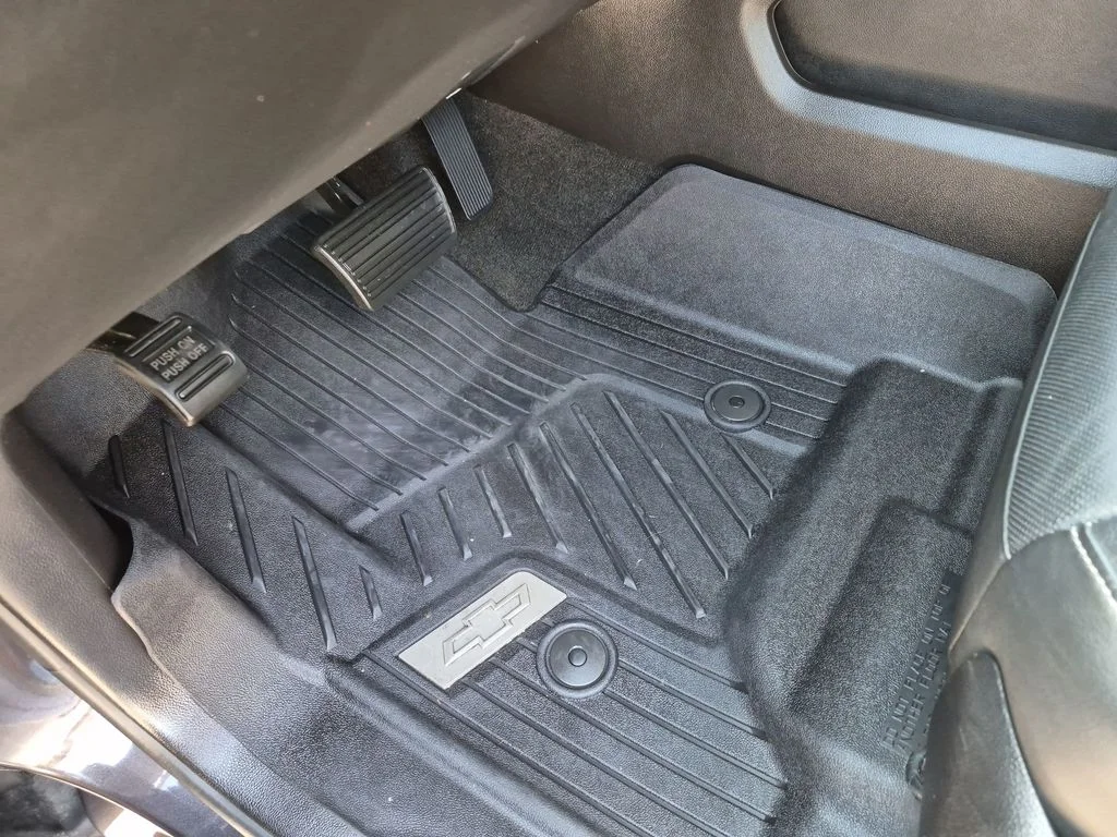Used 2017 Gray Chevrolet Premier image 22