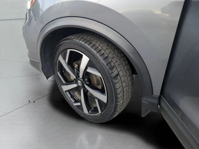 Used 2020 Gray Nissan SL image 36