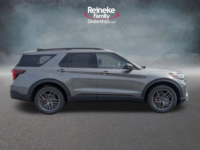 New 2026 Carbonized Gray Metallic Ford ST-Line image 4