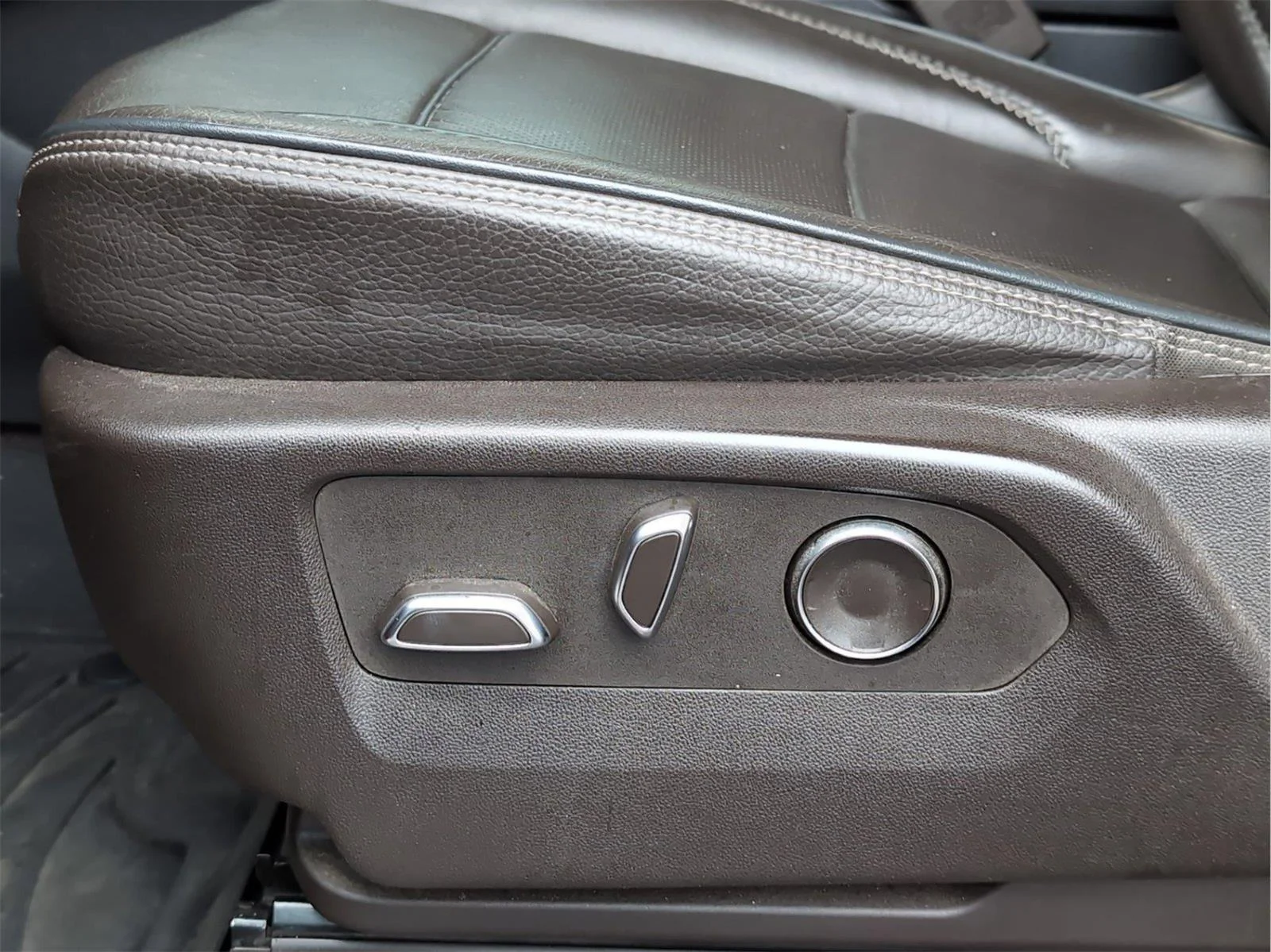 Used 2024 Volcanic Red Tintcoat GMC Denali image 14
