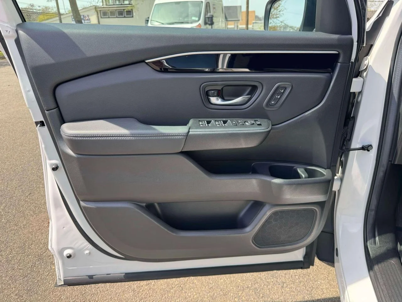 Used 2025 Platinum White Pearl Honda Touring image 18