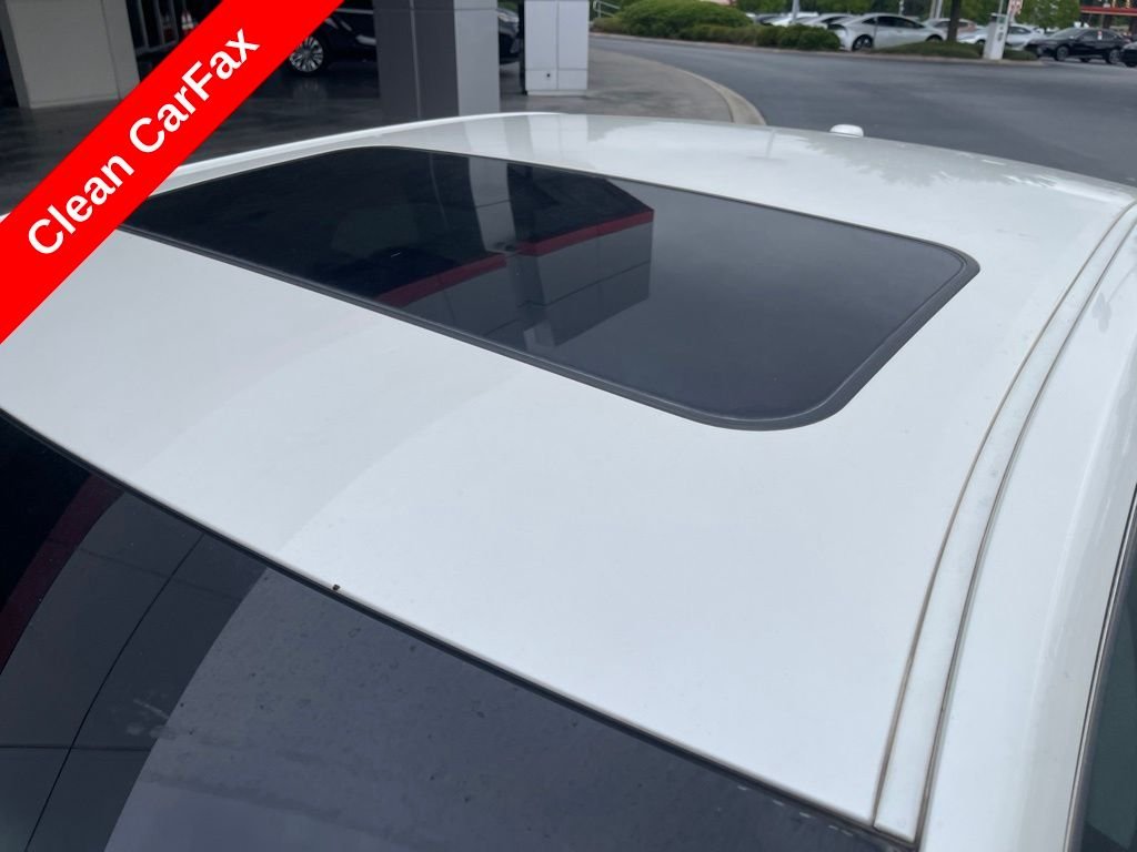 Used 2013 White Toyota XLE Touring image 5
