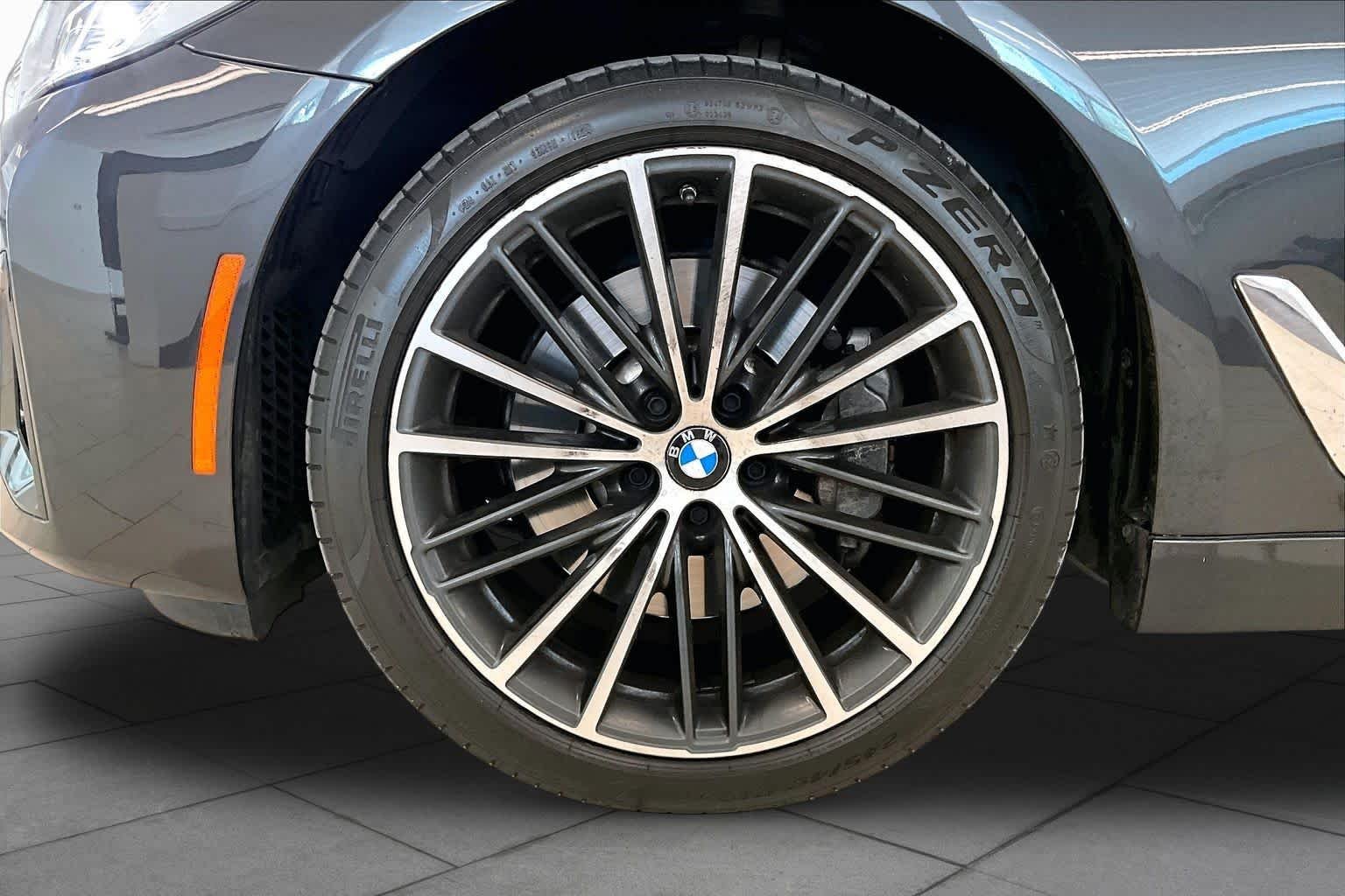 Used 2023 Dark Graphite Metallic BMW 530i image 9