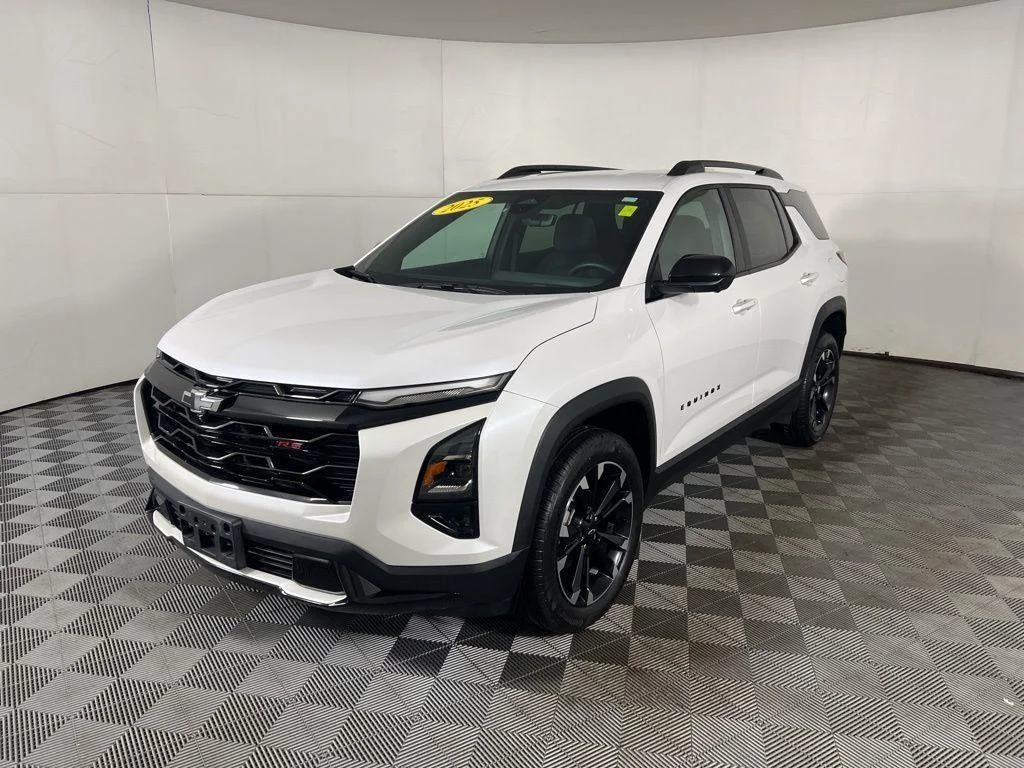 Used 2025 Pearl Chevrolet RS image 16