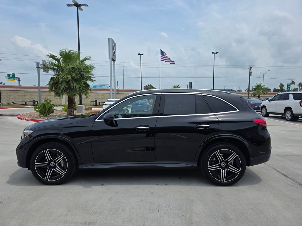New 2026 Black Mercedes-Benz GLC 300 image 4
