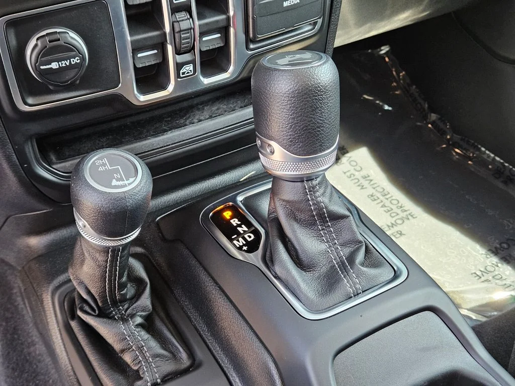 Used 2026 Green Jeep Sport S image 25