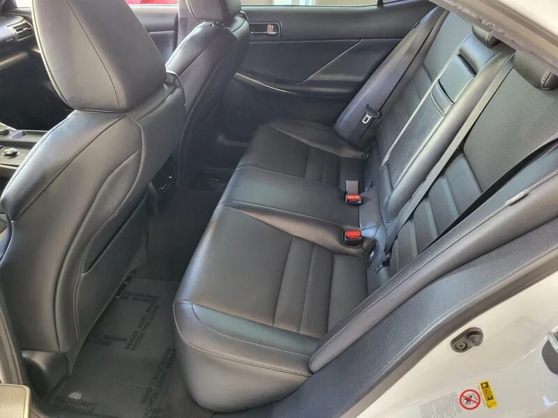 Used 2016 Ultra White LEXUS 4DR SDN image 11