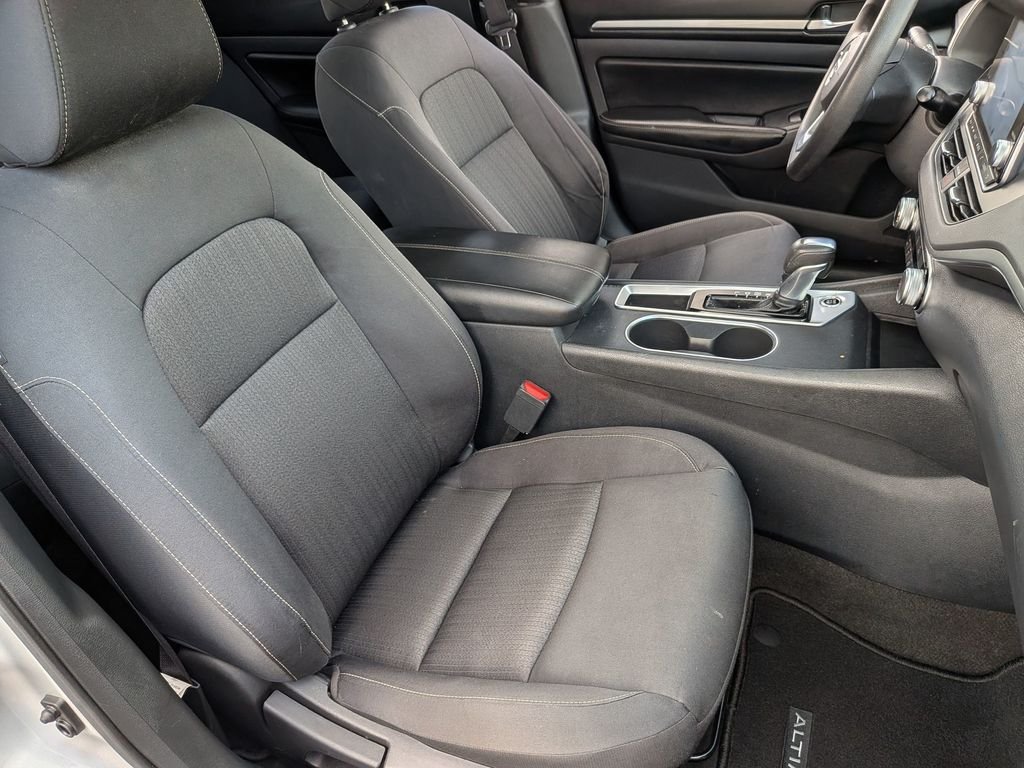 Used 2022 Silver Nissan 2.5 SV image 26