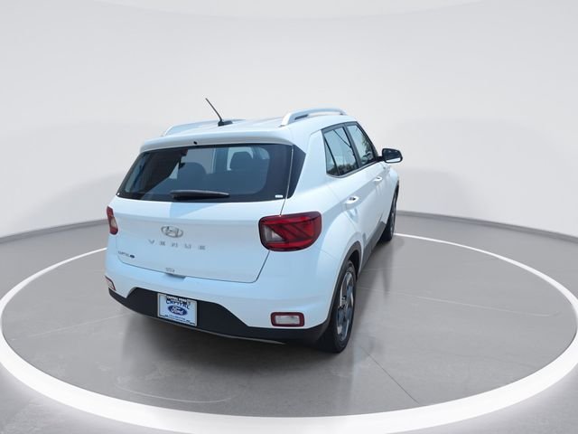 Used 2025 White Hyundai SEL image 8