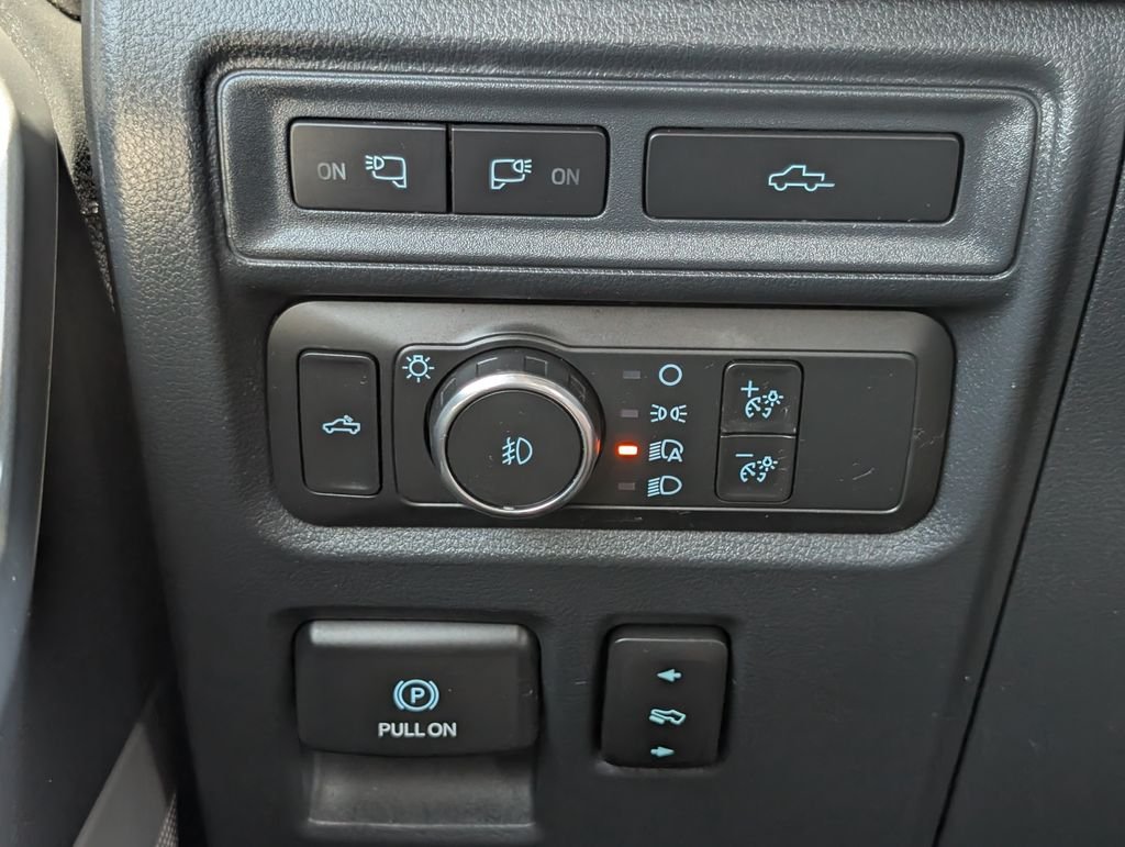 Used 2022 Red Ford Lariat image 30