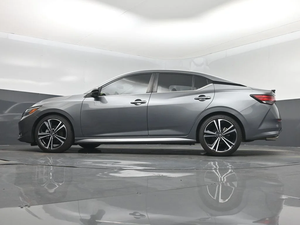 Used 2022 Gray Nissan SR image 15