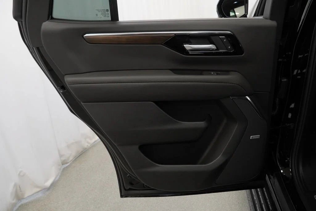 New 2026 Black Chevrolet High Country image 26