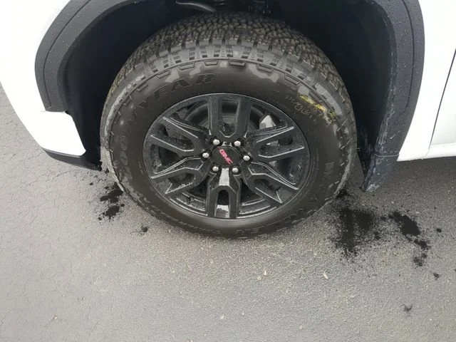 New 2026 Summit White GMC Elevation image 30