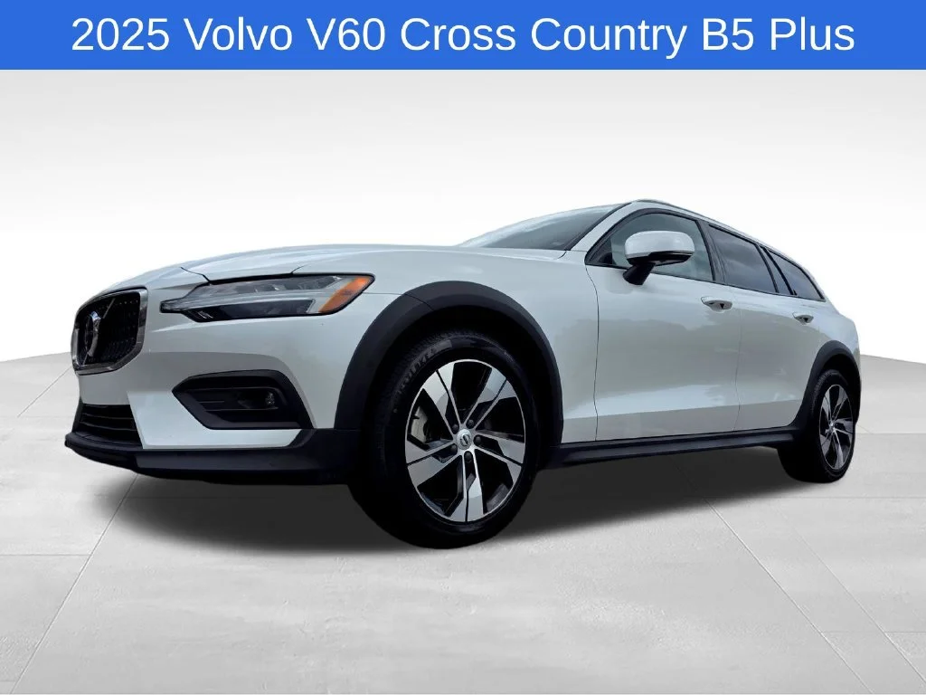 Used 2025  Volvo Plus image 10