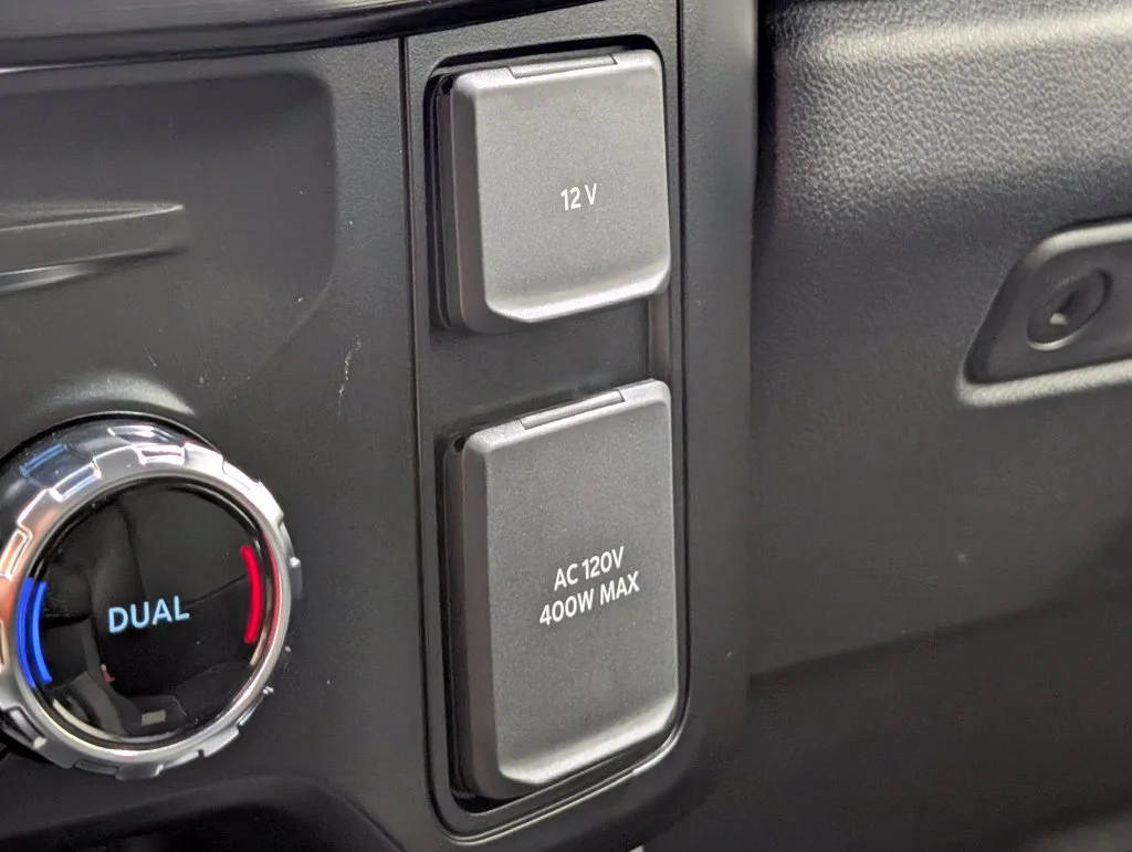 New 2027 Oxford White Ford F-350® Lariat® image 9