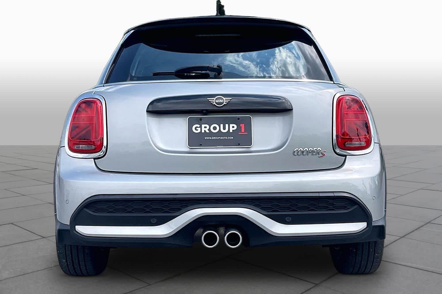 Used 2024 Melting Silver III Metallic MINI Cooper S image 4